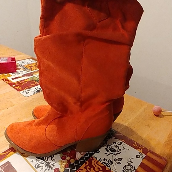 Boots - Picture 3 of 4